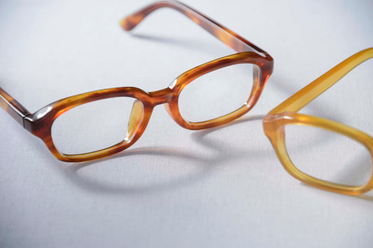 べっ甲メガネとは？似合う人は？本物とべっ甲柄の違いをご紹介